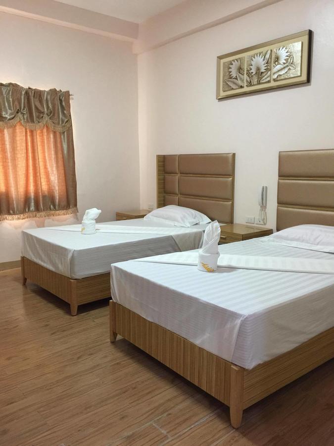 Meaco Royal Hotel - Lipa Lipa City Esterno foto