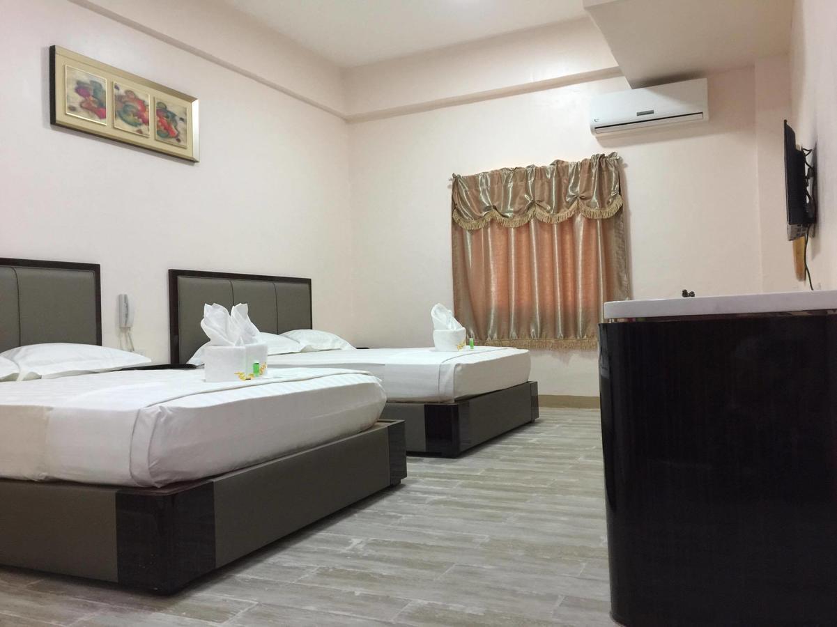 Meaco Royal Hotel - Lipa Lipa City Esterno foto