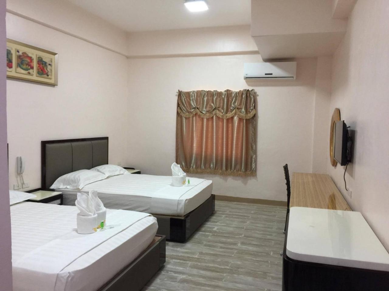 Meaco Royal Hotel - Lipa Lipa City Esterno foto
