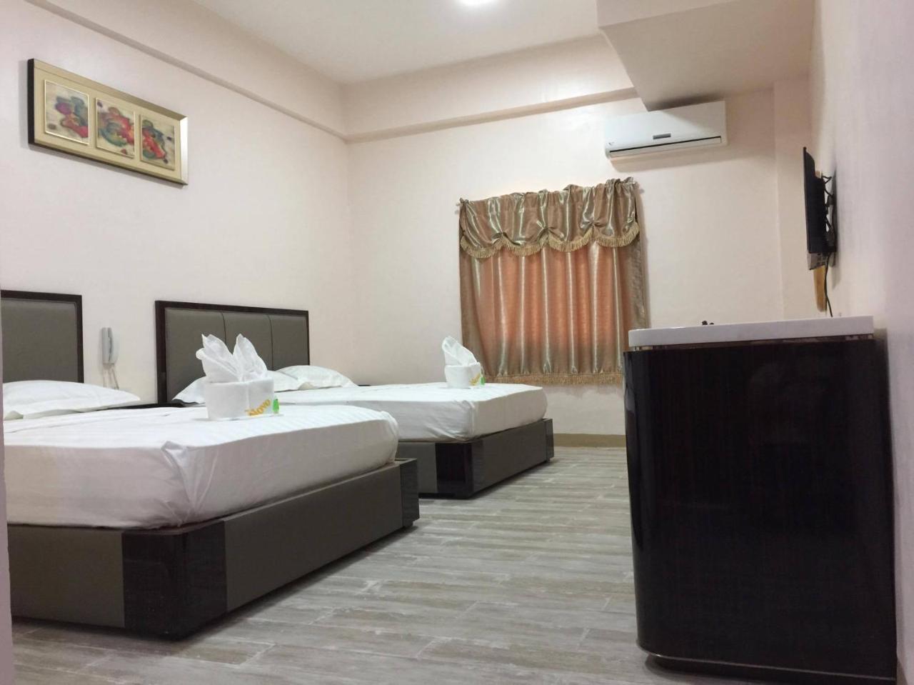 Meaco Royal Hotel - Lipa Lipa City Esterno foto