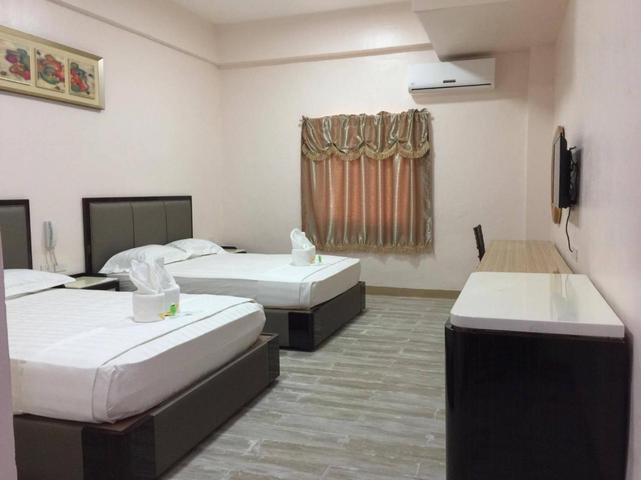 Meaco Royal Hotel - Lipa Lipa City Esterno foto