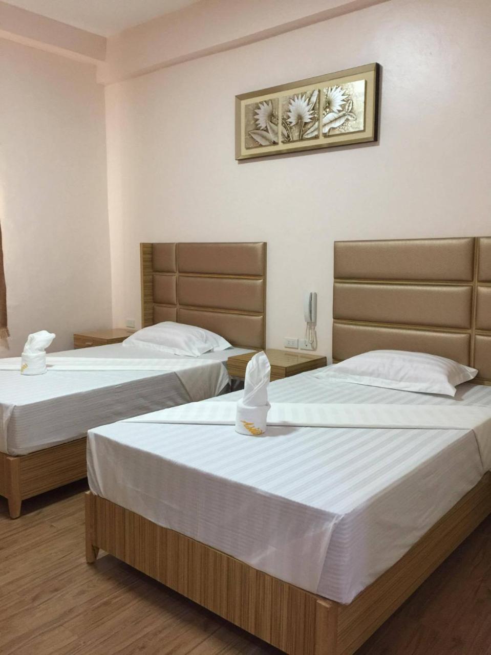 Meaco Royal Hotel - Lipa Lipa City Esterno foto