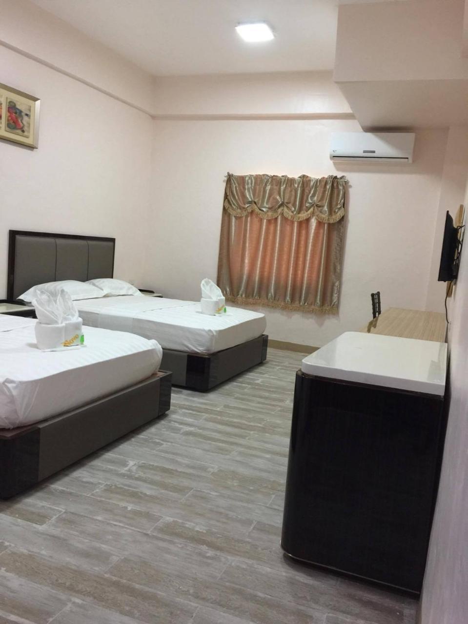 Meaco Royal Hotel - Lipa Lipa City Esterno foto